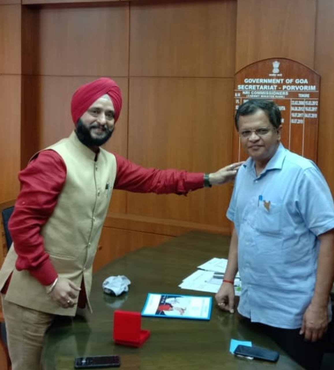 deepak-singh-with-honourable-advocate-narendra.-k.-sawaika.jpg